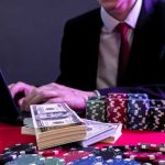 What are 3 expert tips for playing at online casinos?